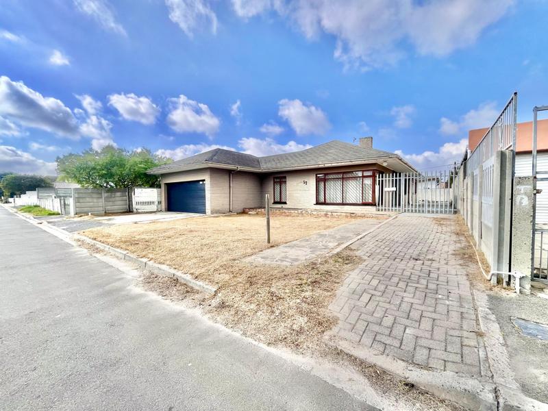 4 Bedroom Property for Sale in Retreat Western Cape